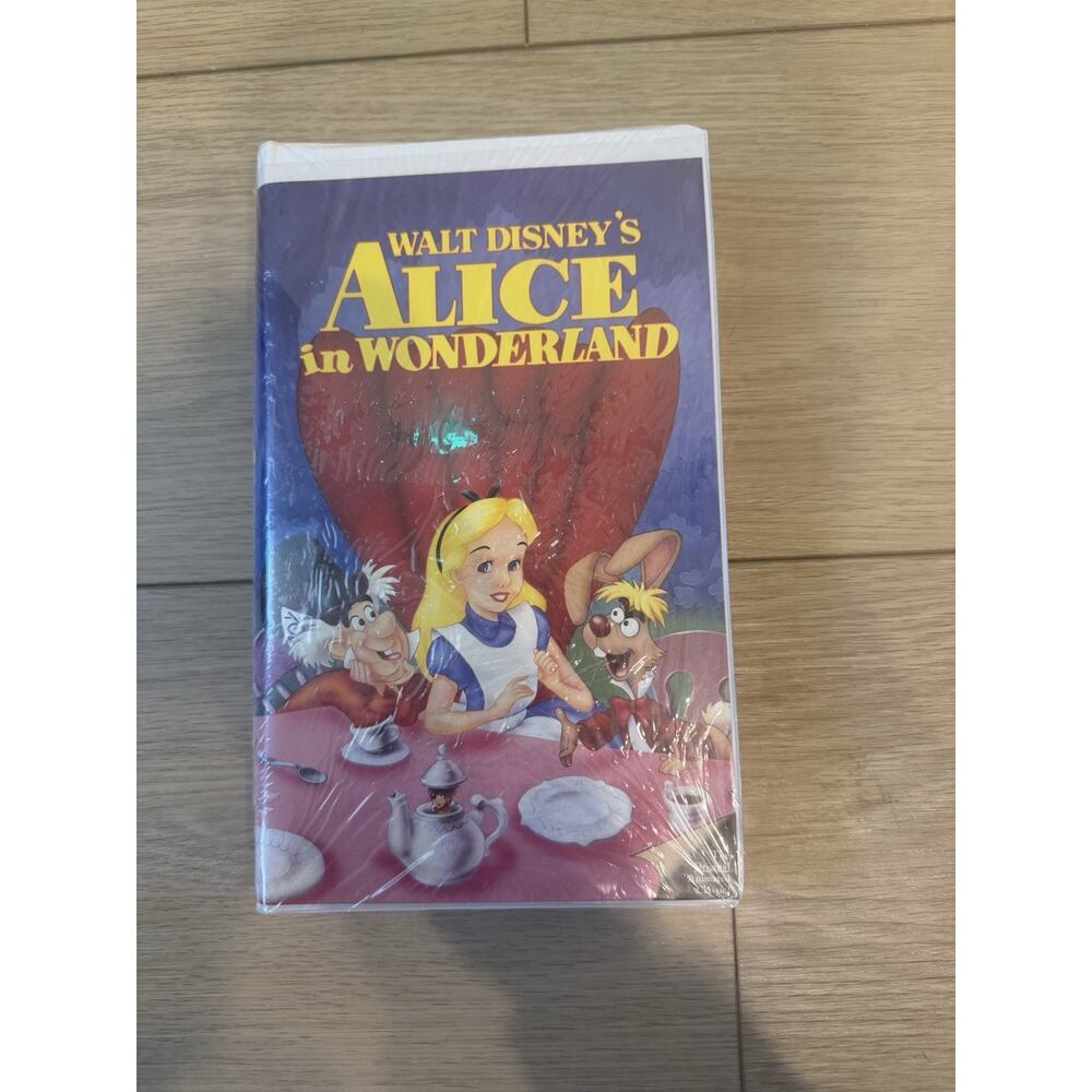 Alice in Wonderland (VHS Tape, 1997, Walt Disney Home Entertainment) Brand New